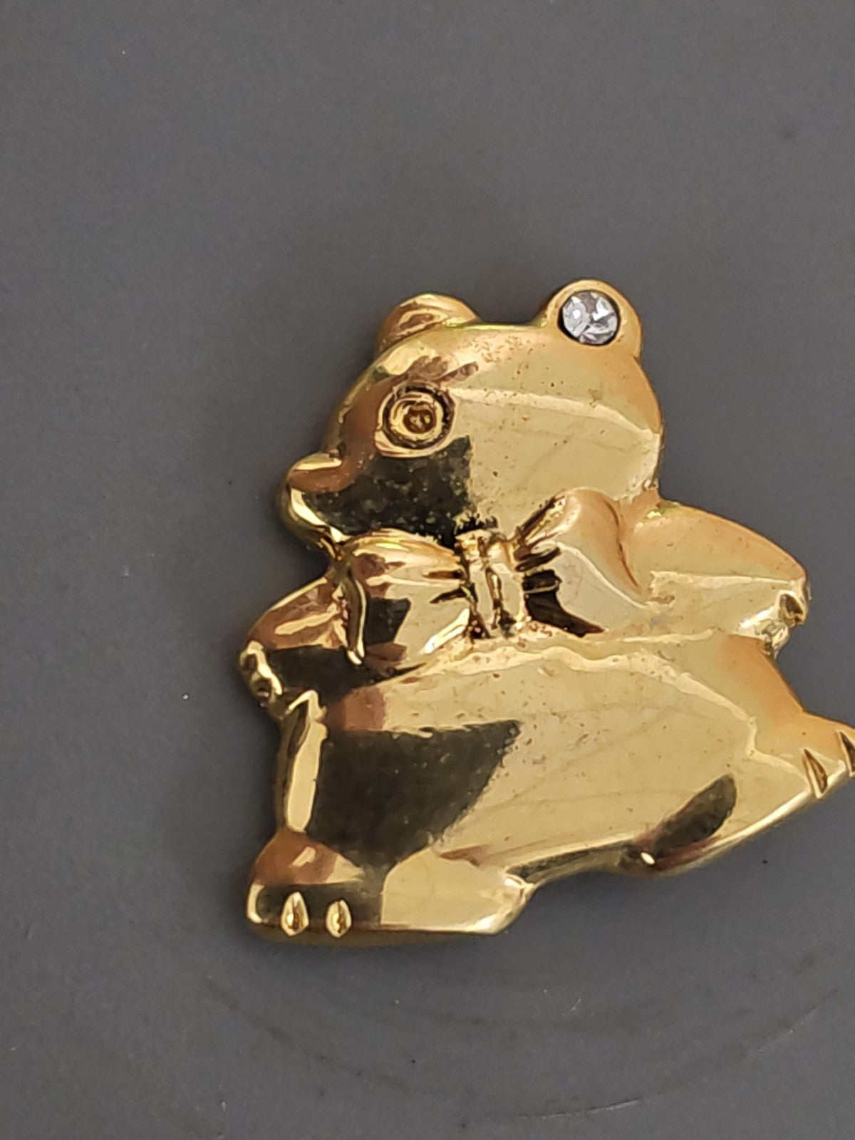 Pin's rétro ourson ancien ? Badge de collection vintage pour amateur ou collecti