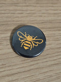 Pin's vintage écusson abeille dorée Manchester, rare badge rétro collection