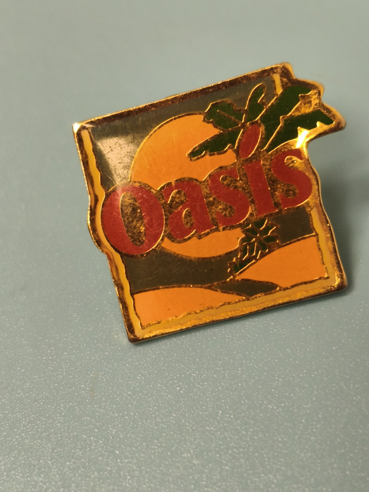 Vintage pin's Oasis carré logo orange collection boisson publicitaire rare