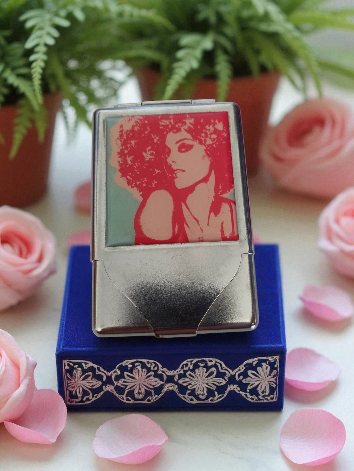 Boîte porte-cartes vintage pop art femme rétro, métal argenté, déco années 70