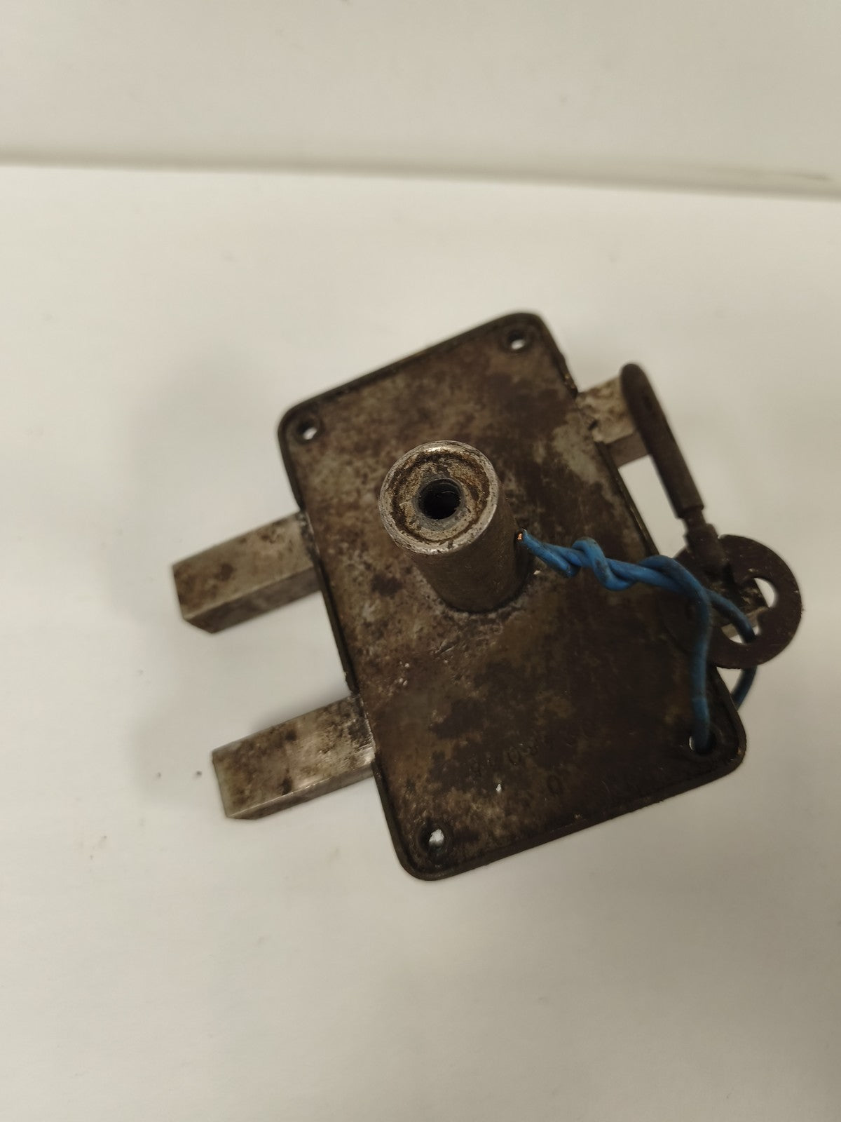 Ancienne serrure de porte en métal EF Paris ? vintage, patine bronze