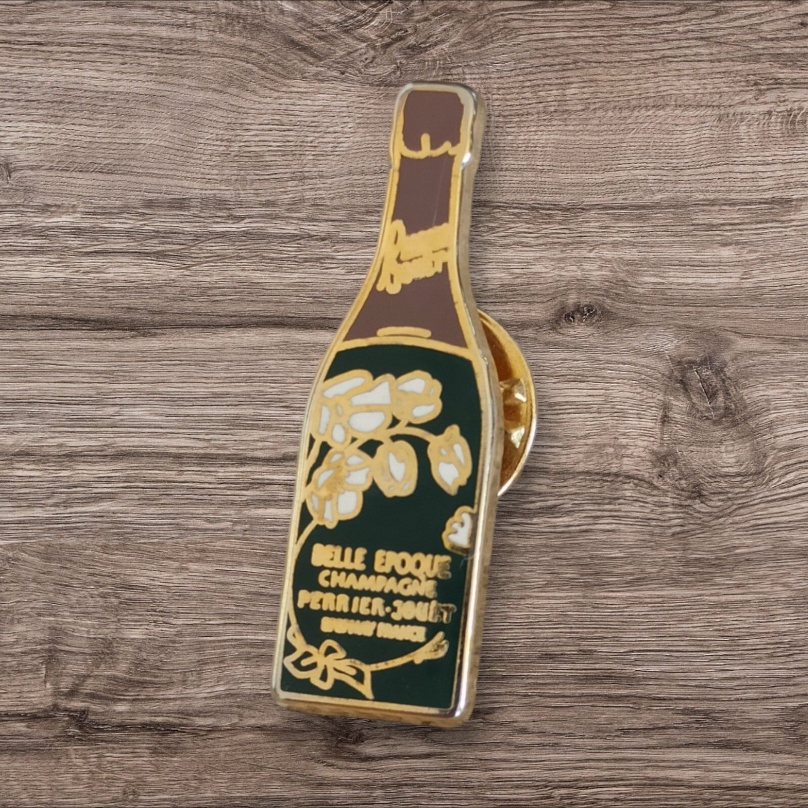 Pin's bouteille Perrier-Jouët Belle Epoque vintage émaillé champagne