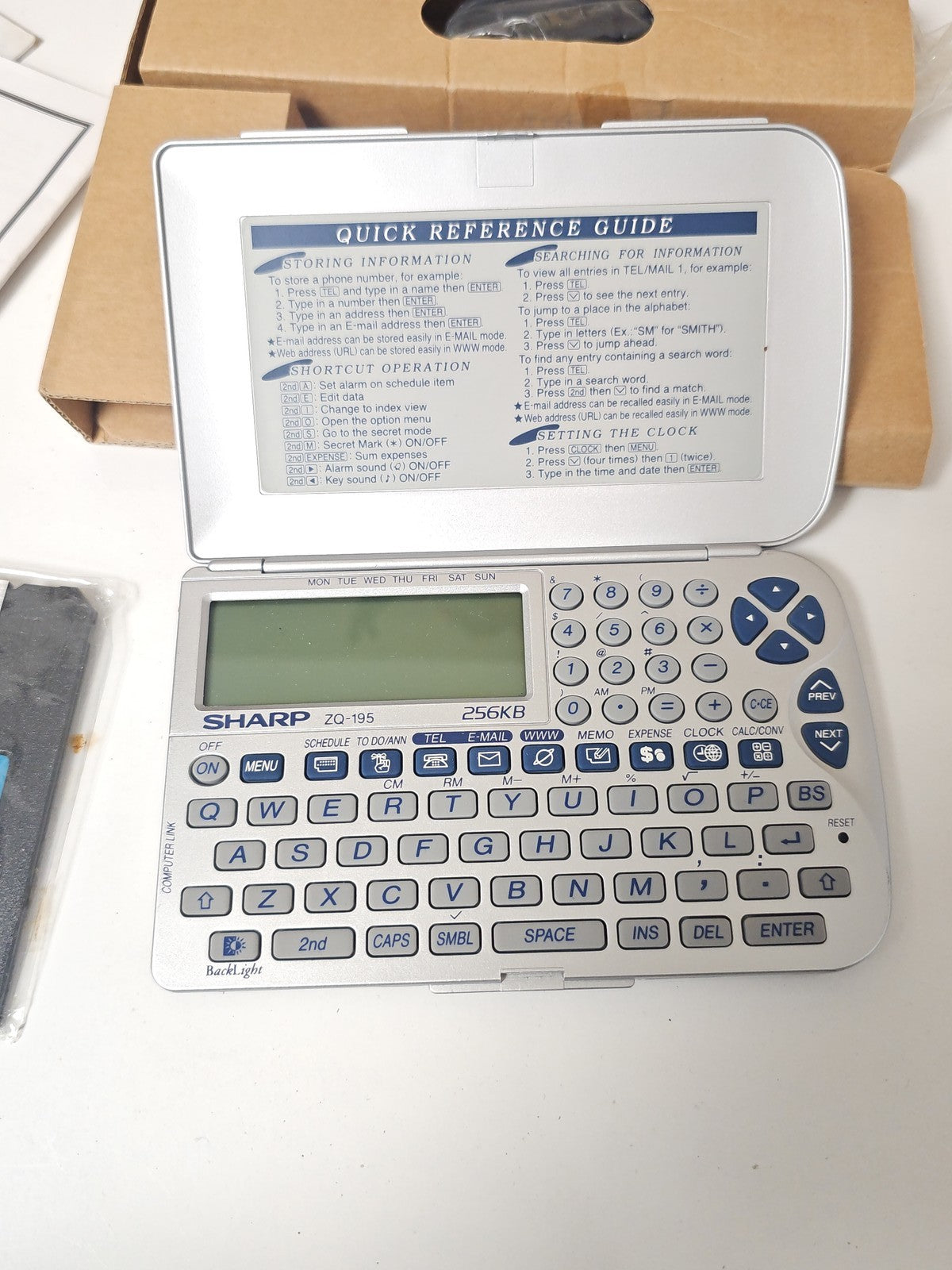 Organiseur électronique Sharp ZQ-195P - Assistant personnel compact d'occasion