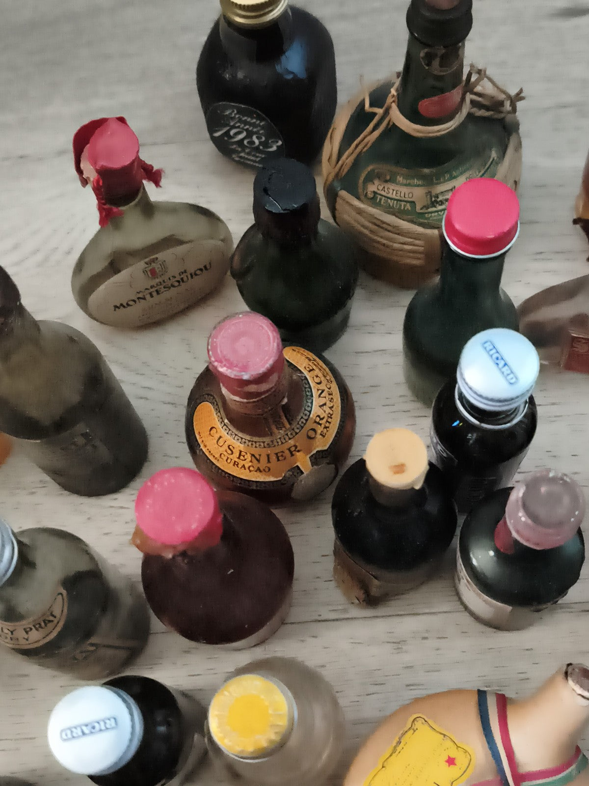 Lot ancien mignonnettes vides apéritif digestif collection flacons vintage assor