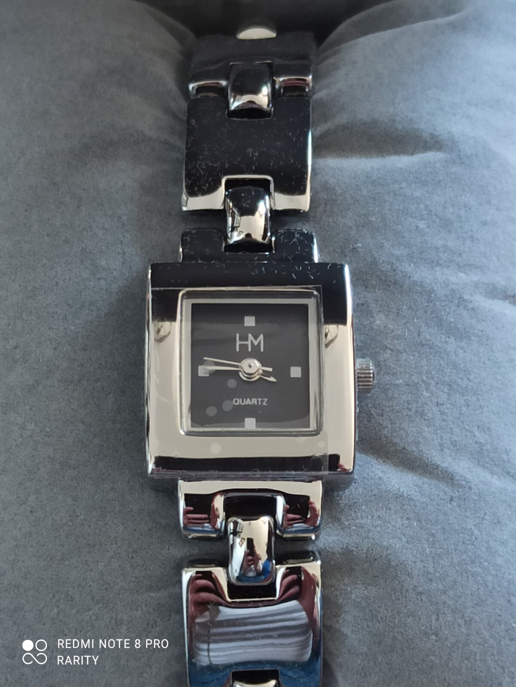 Montre élégante HANAE MORI pour femme - Cadran noir, quartz