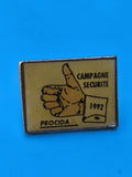 Pin's vintage Procida campagne sécurité 1992 rectangulaire jaune collection (Ref