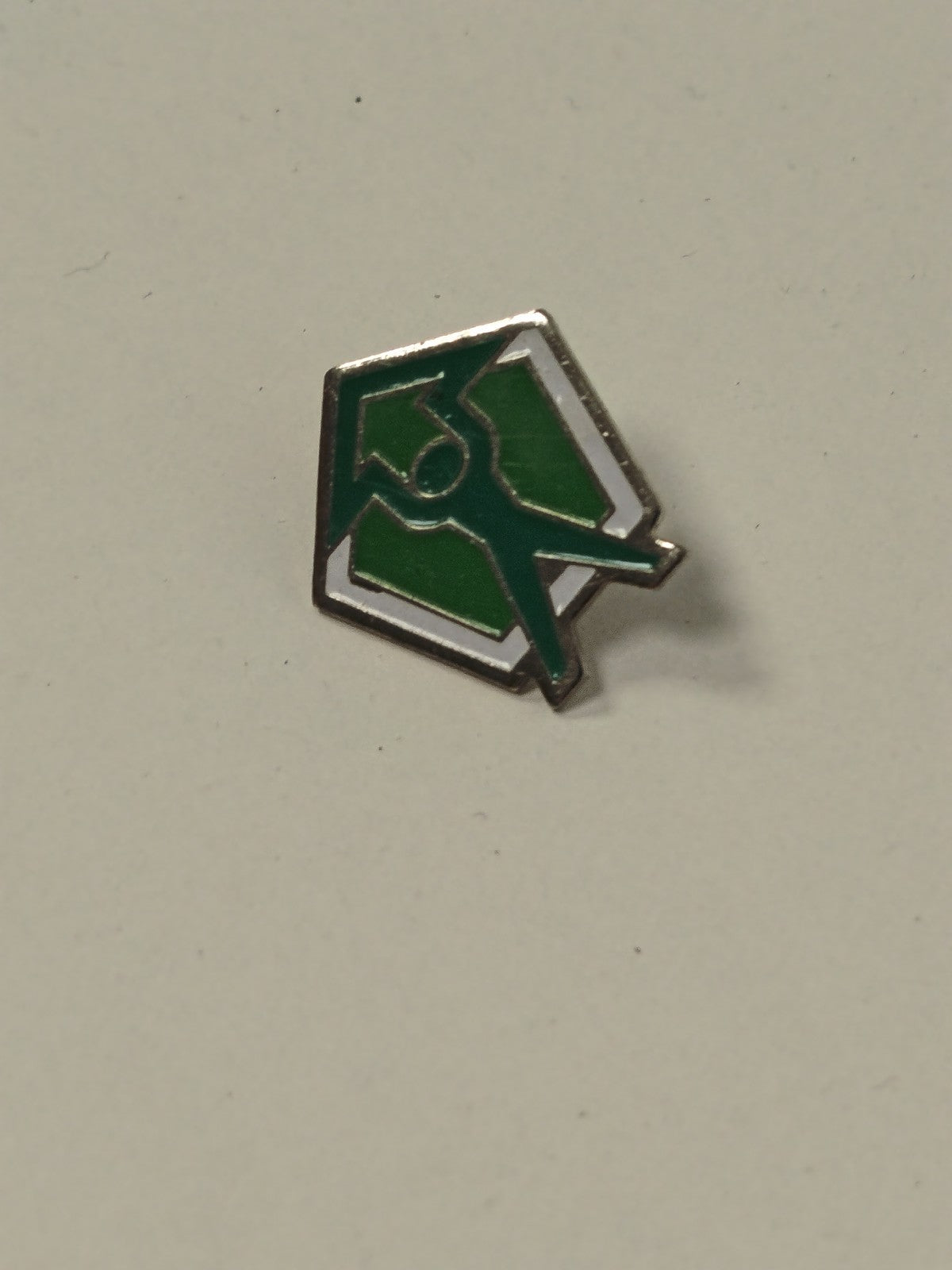 Pin's rétro ancien collection vintage badge original accessoire années 80 90 rar