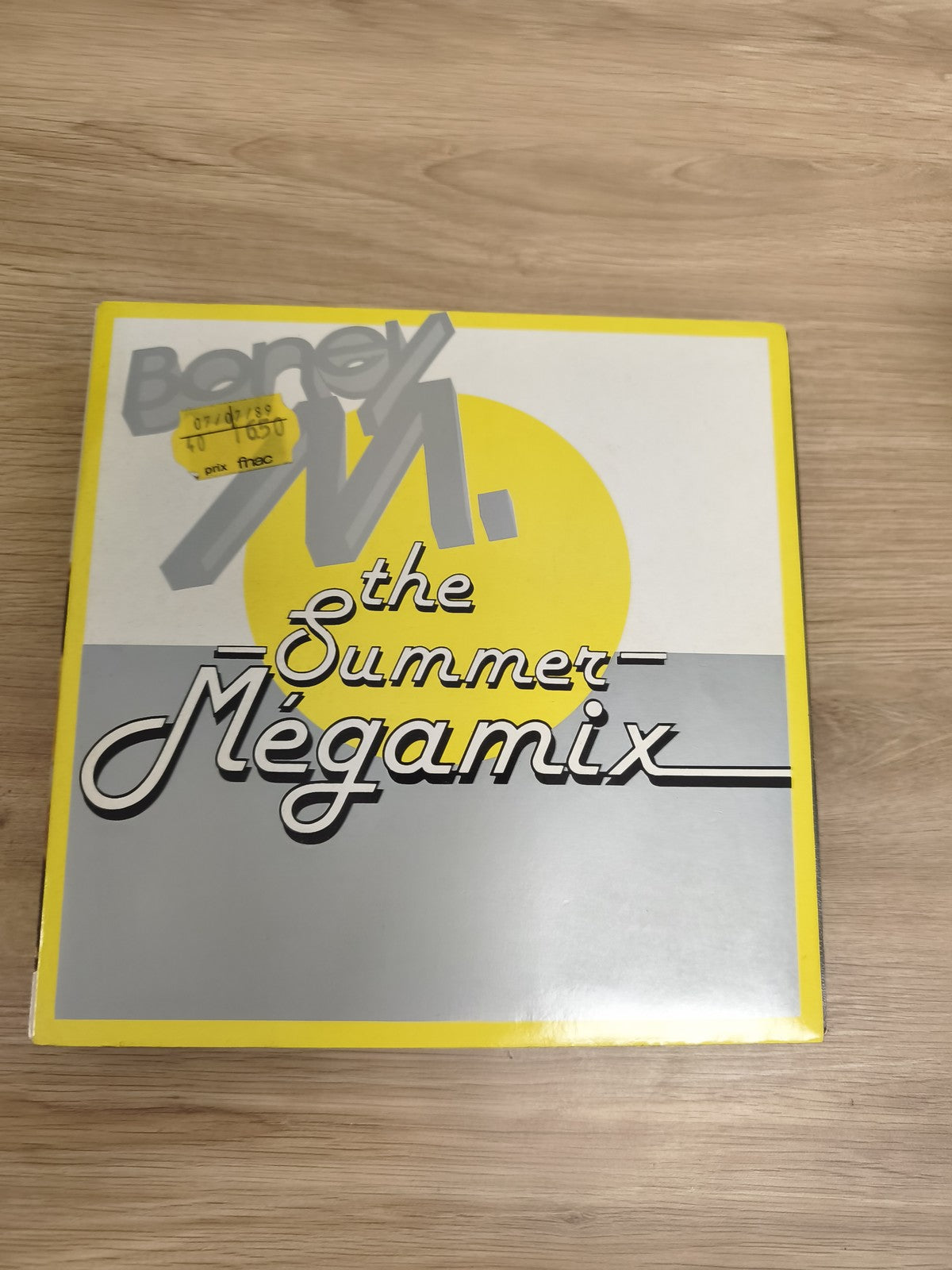 Vinyle 45 tours Boney M. The Summer Megamix pochette jaune et grise (Ref 2)
