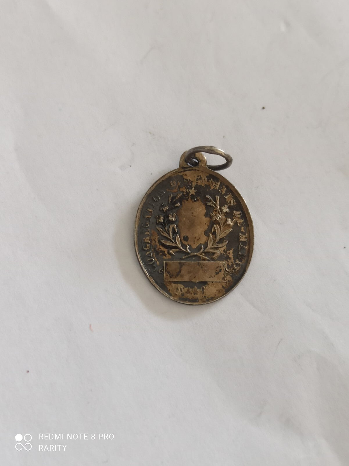 Pendentif religieux Vierge Marie médaillon ovale patiné, médaille chrétienne anc