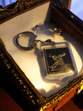 Porte-clés vintage publicitaire métal, motif sportif, aspect transparent rétro