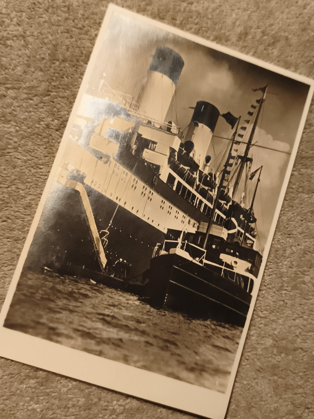 Photographie paquebot transatlantique noir et blanc, marine ancienne, philatélie
