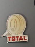 Pin's ancien rétro Total, badge collection vintage années 80, objet publicitaire