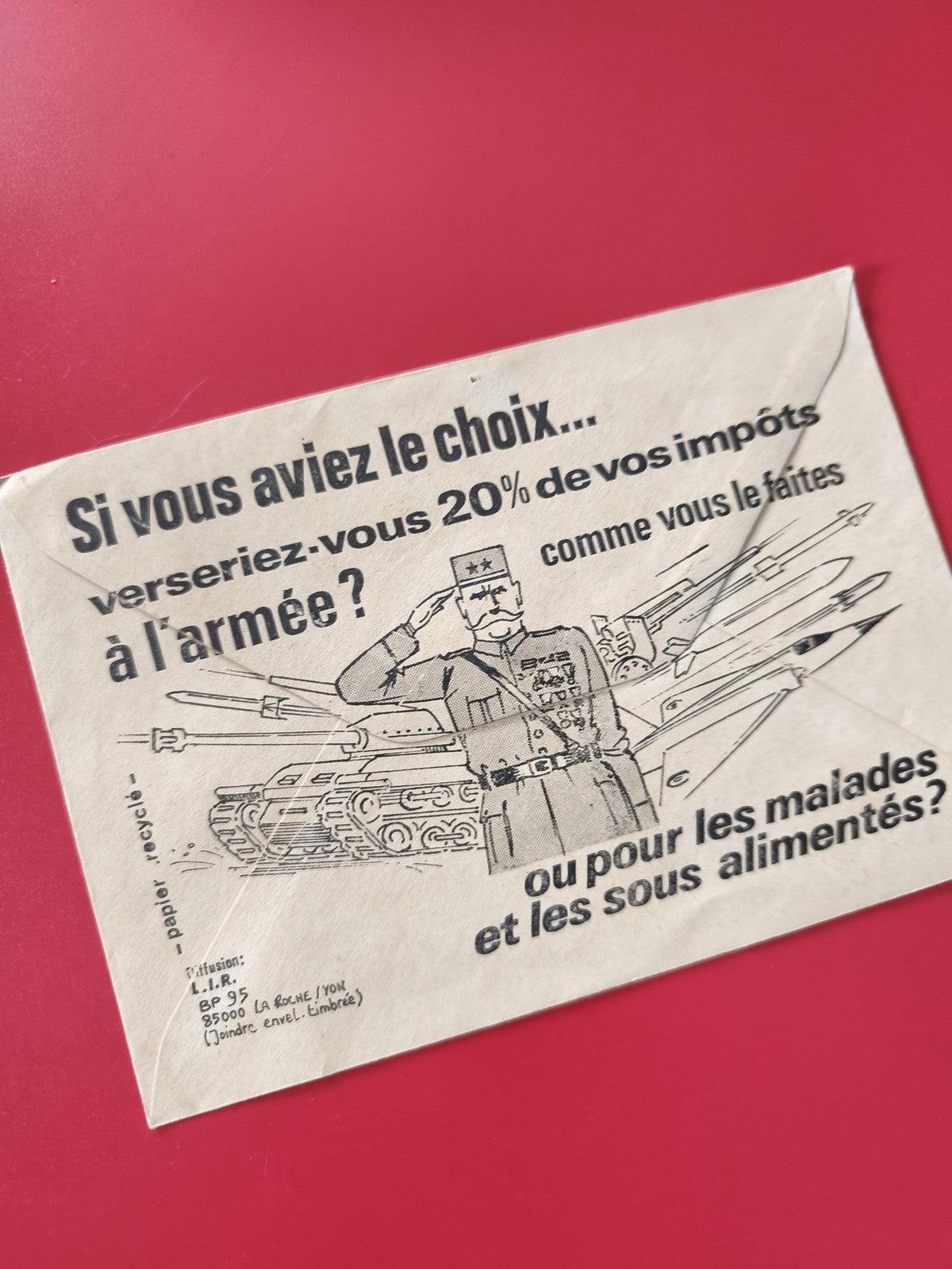 Enveloppe philatélie illustration armée message social papier recyclé