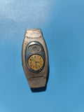Ancien briquet publicitaire montre décorative, métal patiné, à restaurer