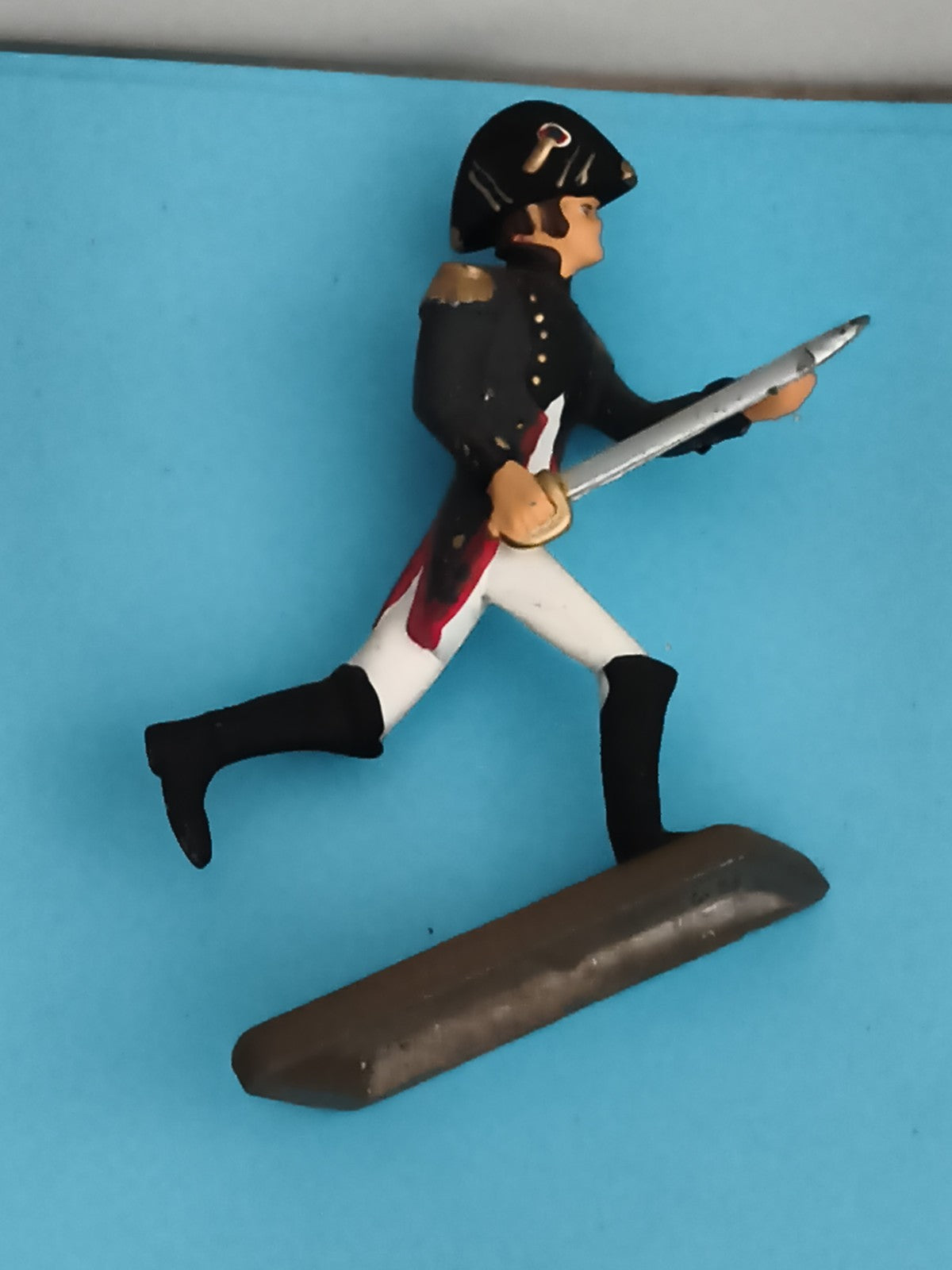 Figurine soldat Empire ancienne plomb uniforme noir blanc épée vintage