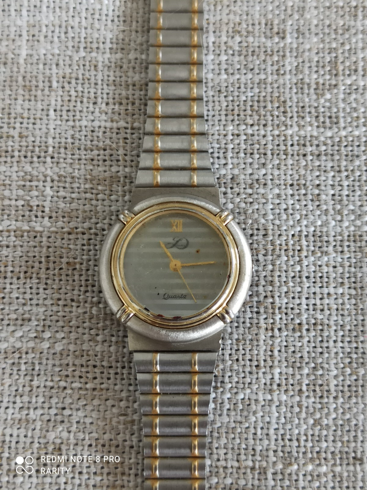 Vintage Damen-Quarzuhr, zweifarbig, vergoldetes Stahlarmband, eleganter Retro-Stil