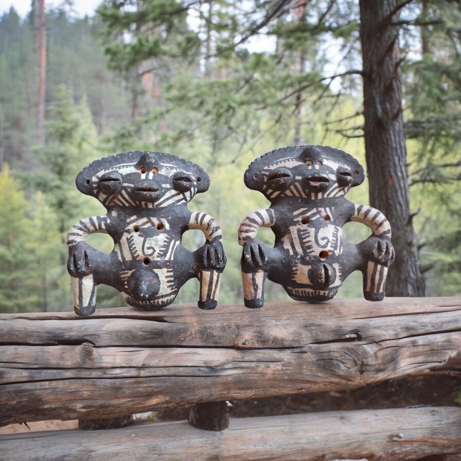 Figurines précolombiennes décor noir et blanc style Amérique du Sud reproduction