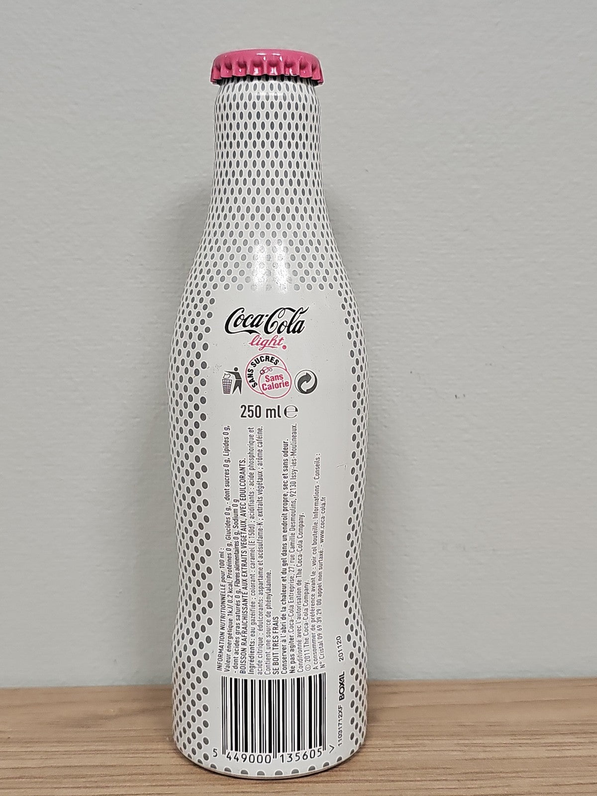 Bouteille Coca Cola pleine design Karl Lagerfeld édition spéciale boisson scellé