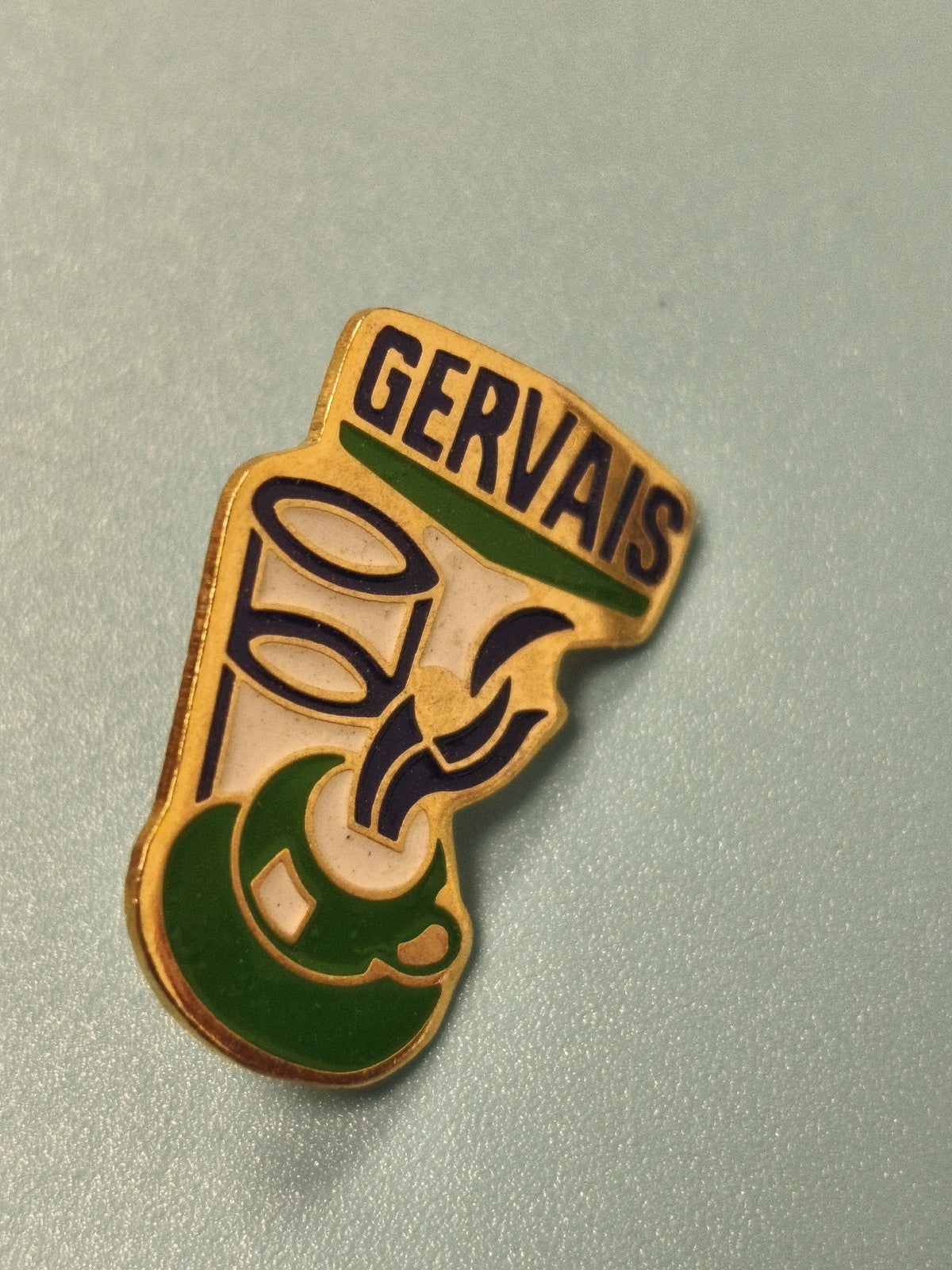 Vintage pin's Gervais ancien badge publicitaire émaillé vert blanc bleu