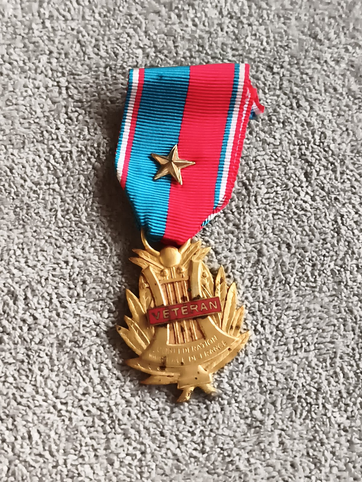 Médaille VETERAN Confédération Musicale France ruban bleu rouge étoile dorée