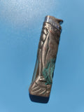 Ancien briquet publicitaire en métal, motif relief, état non testé vintage
