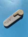 Ancien briquet publicitaire Pierre Cardin blanc crème personnalisé 1989 vintage