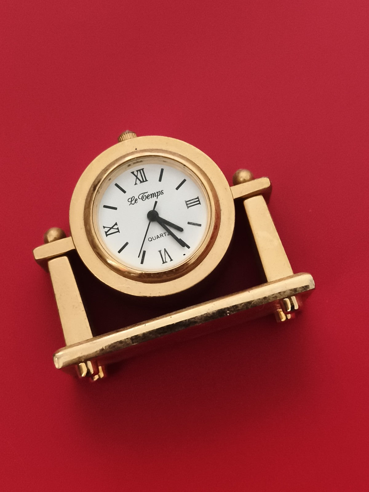 Ancien réveil de table Le Temps vintage quartz doré, mini pendulette déco