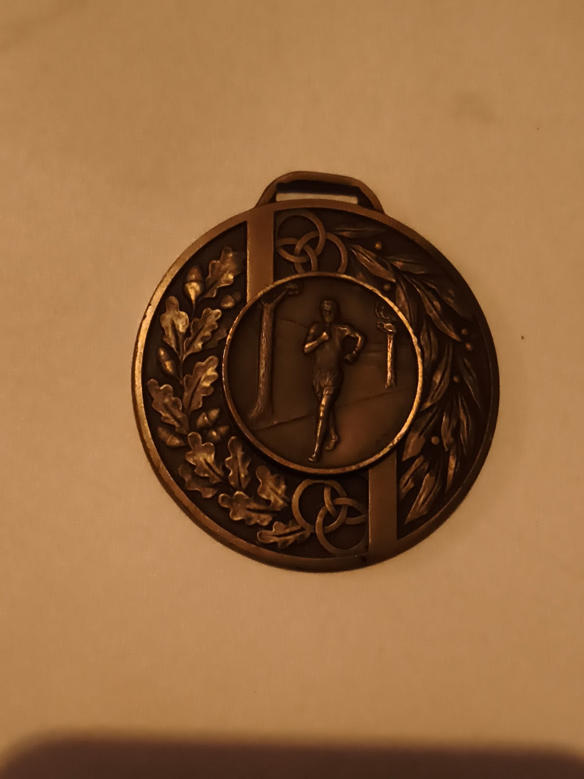 Médaille course à pied finition bronze, motif laurier chêne sport athlétisme