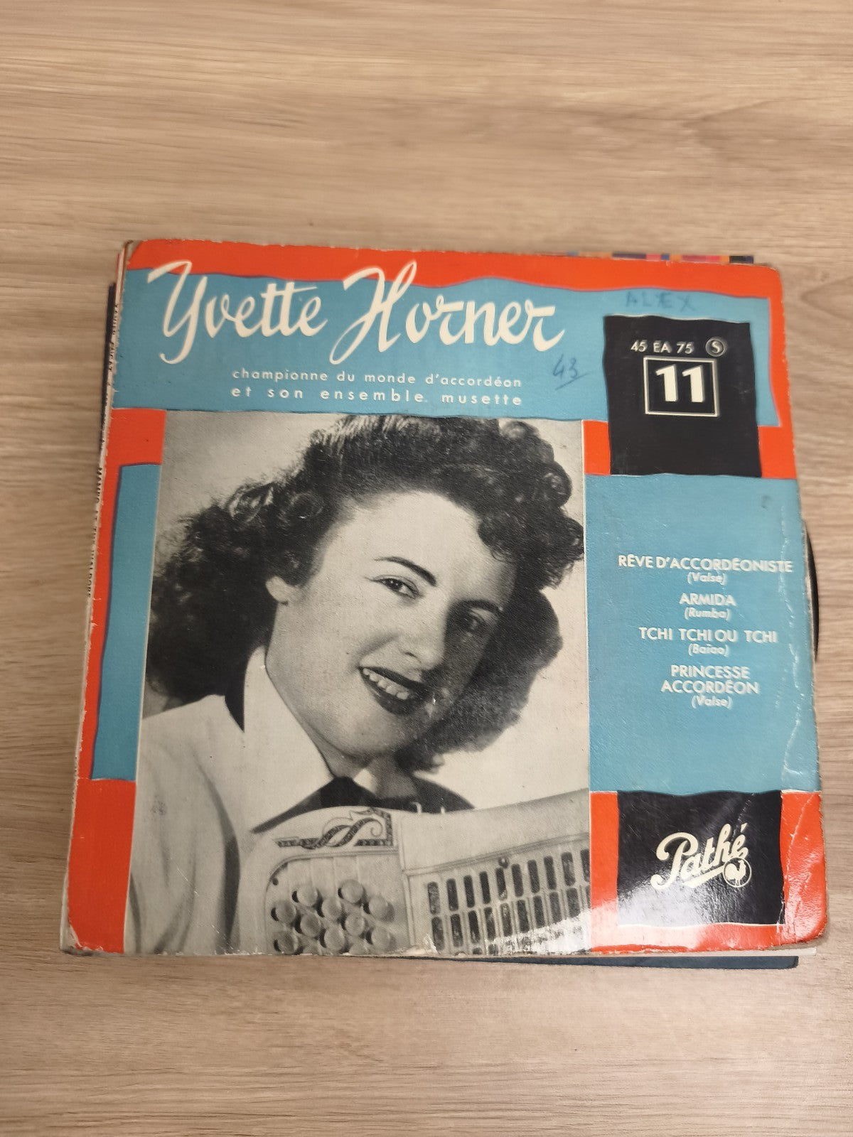 Vinyle 45 tours Yvette Horner Pathé pochette illustrée 4 titres musette (Ref 2)