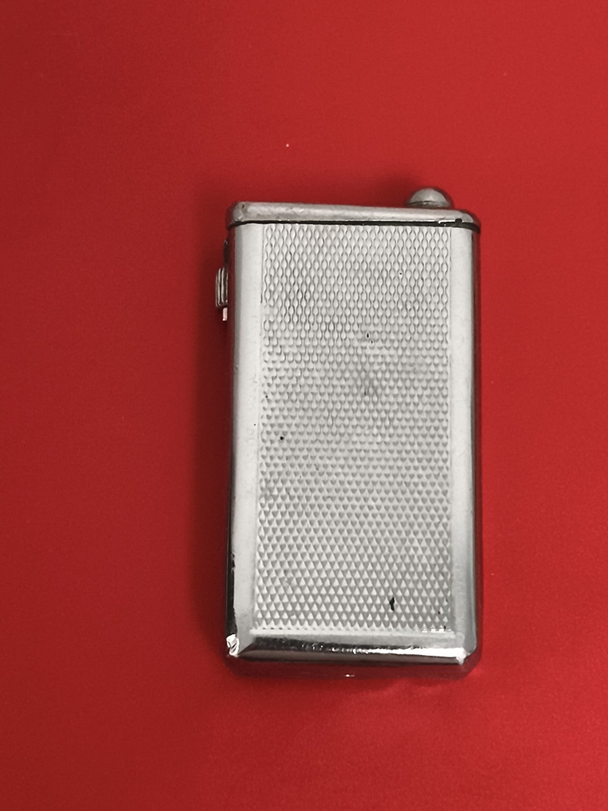Briquet ancien métal argenté motif guilloché vintage allumette automatique