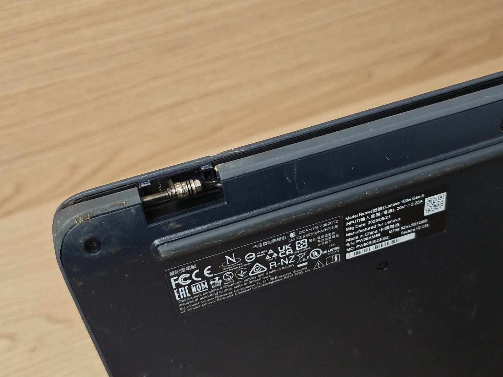Lenovo 100W Gen 4 laptop HS à réparer ou pour pièces détachées informatique