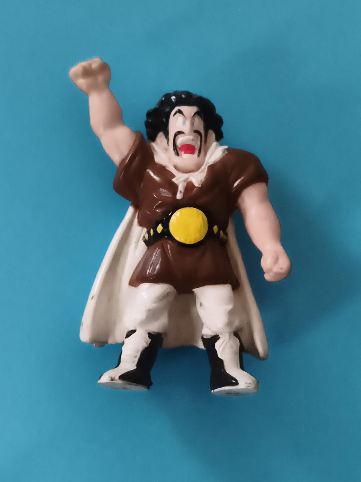 Figurine Mr Satan Dragon Ball Z Gashapon cape blanche ceinture jaune