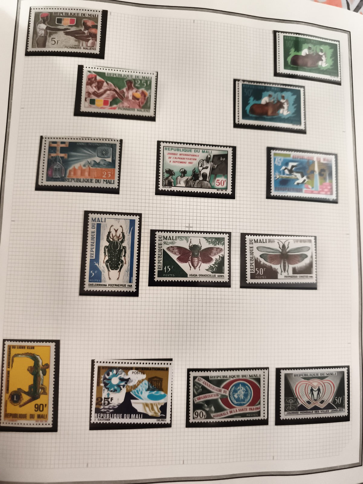 Timbres neufs République du Mali anciens, thématiques animaux, sport, santé
