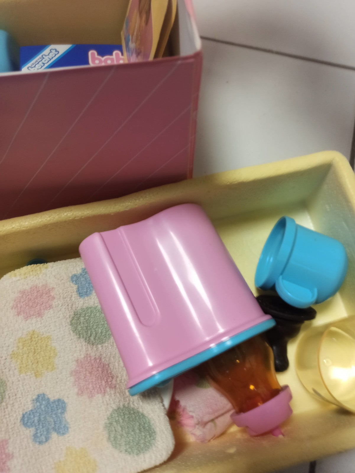 Set accessoires Baby Nurse vintage années 70 boîte rose jouet ancien rétro