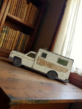 Miniature Matchbox vintage camping-car ancien blanc aspect métal usé
