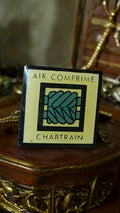 Pin's Air Comprimé Chartrain vintage carré, plaque publicitaire ancienne