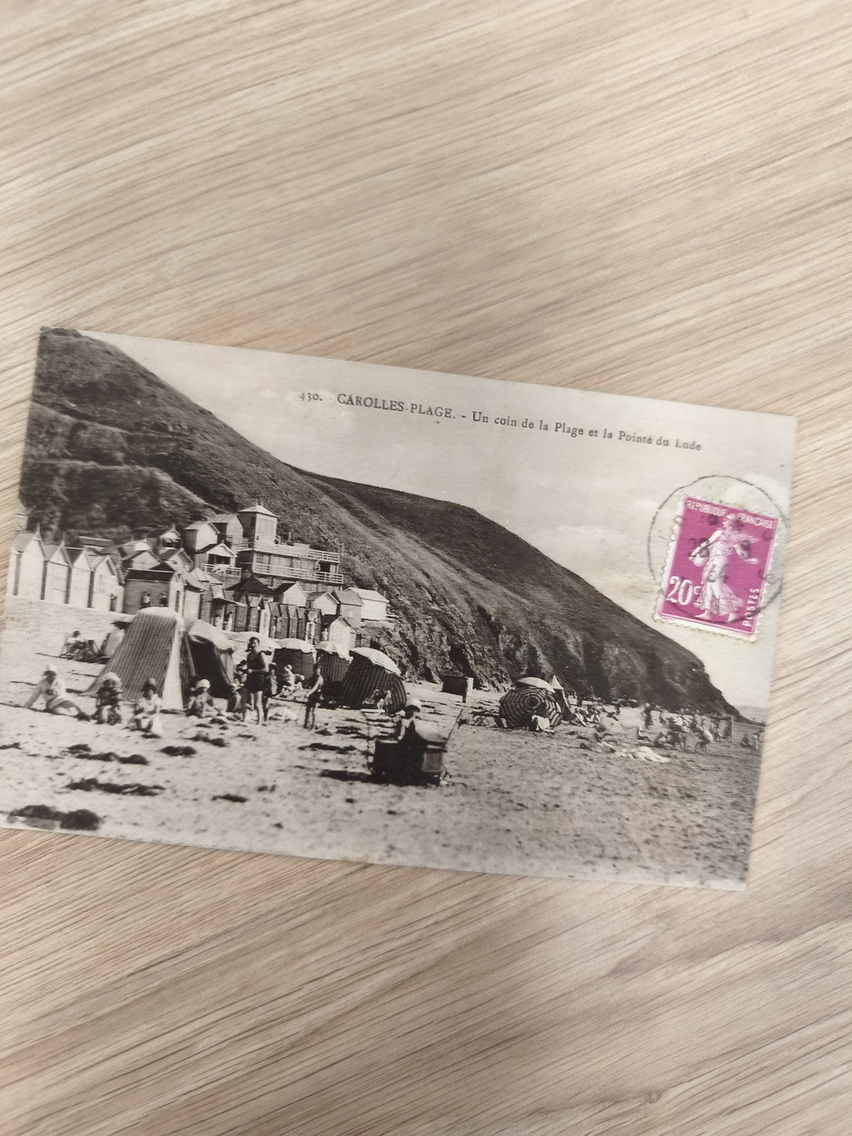 Ancienne carte postale Carolles-Plage cabines tentes plage vintage noir et blanc