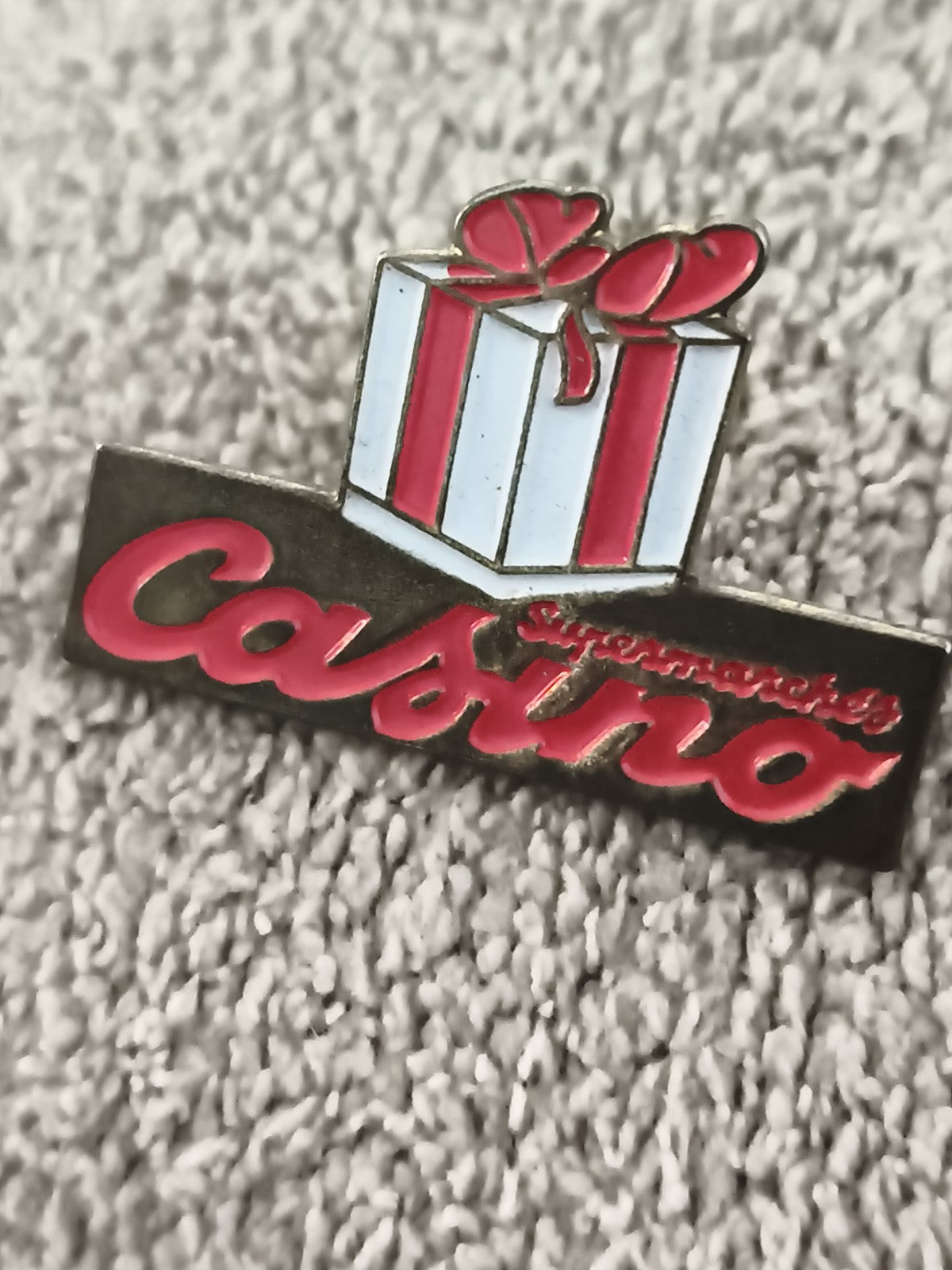 Pin's vintage Casino Supermarchés cadeau pub rétro années 90 (Ref 4)