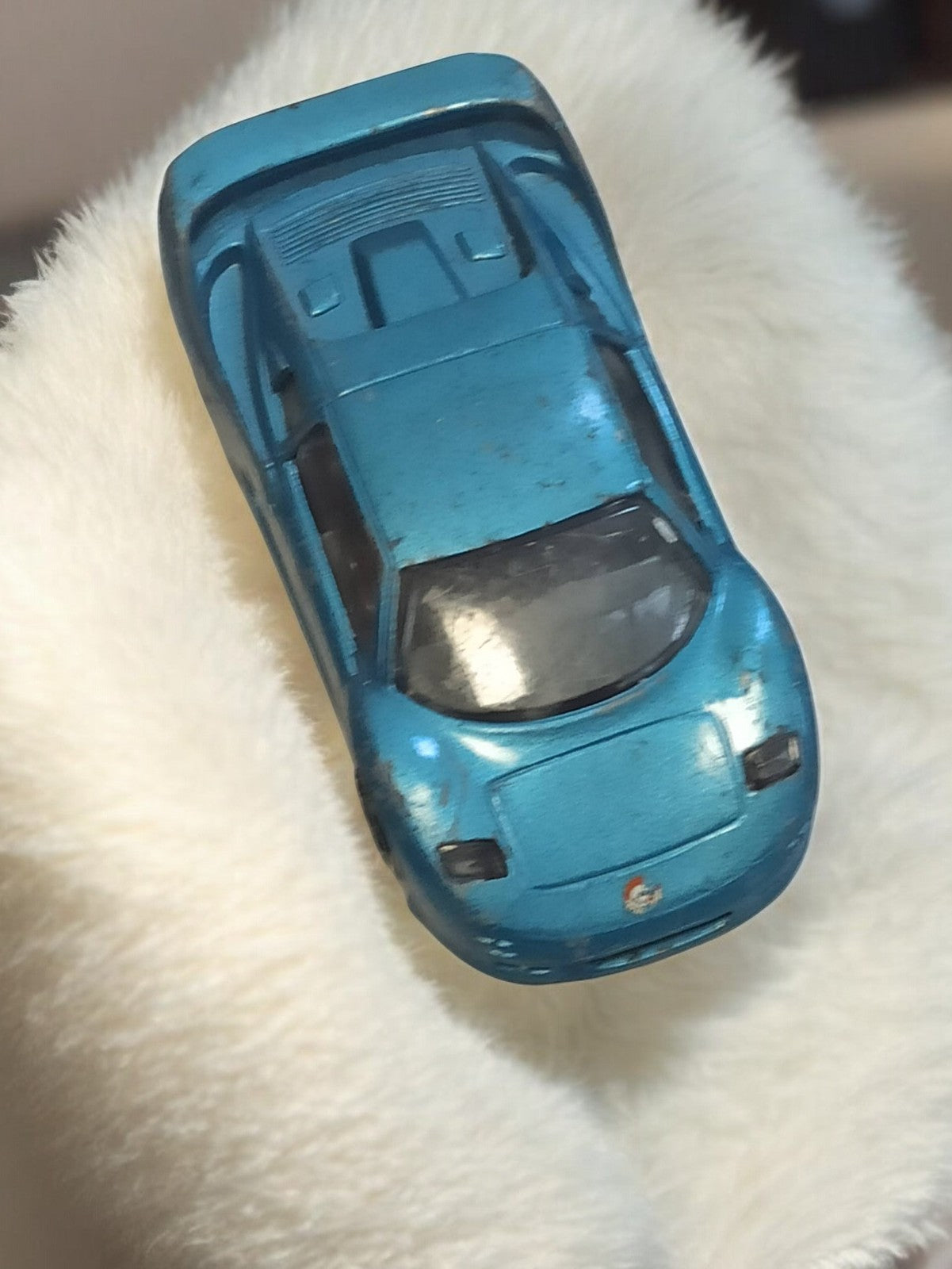 Voiture miniature vintage bleue, véhicule ancien rétro, modèle sport d?occasion