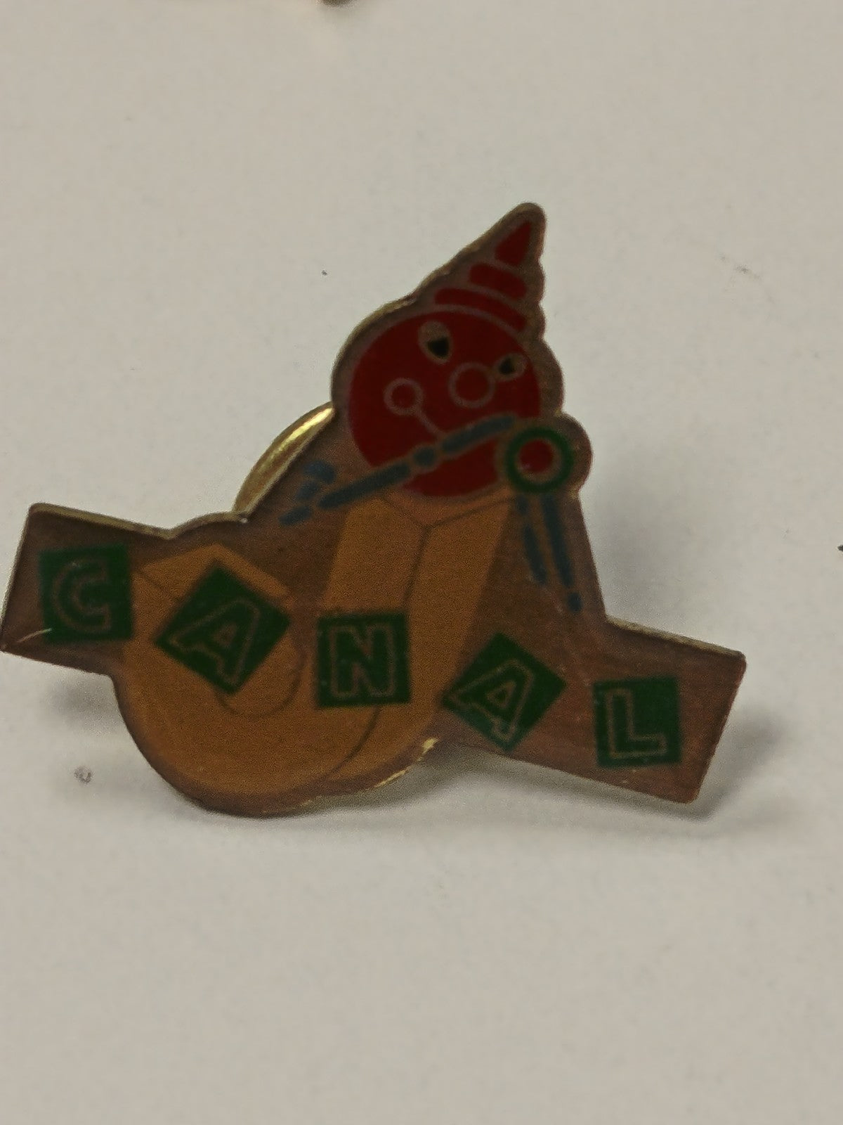 Pin's rétro Canal J ancien badge collection années 90 rare vintage TV France