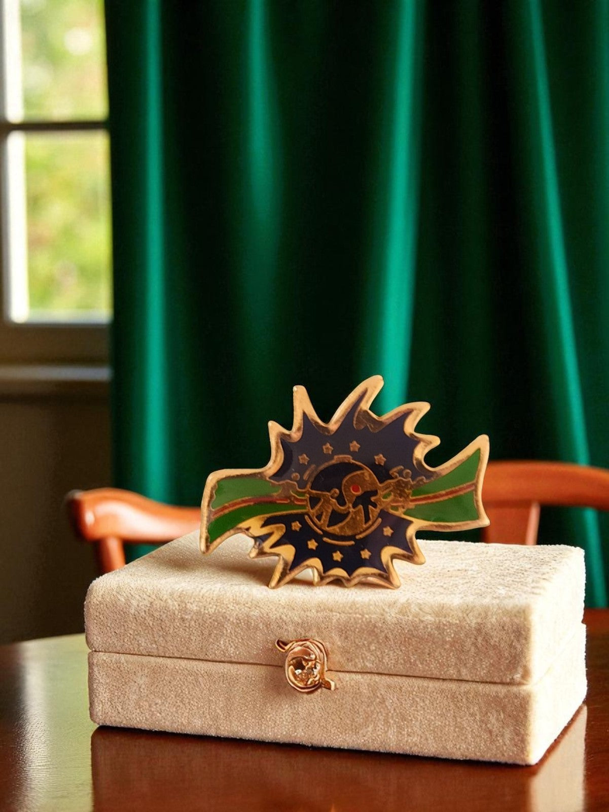 Pin's publicitaire vintage édition limitée, étoile dorée bleu vert