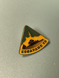 Vintage pin's triangle ESCAPADE 13 silhouette monument vert jaune collection