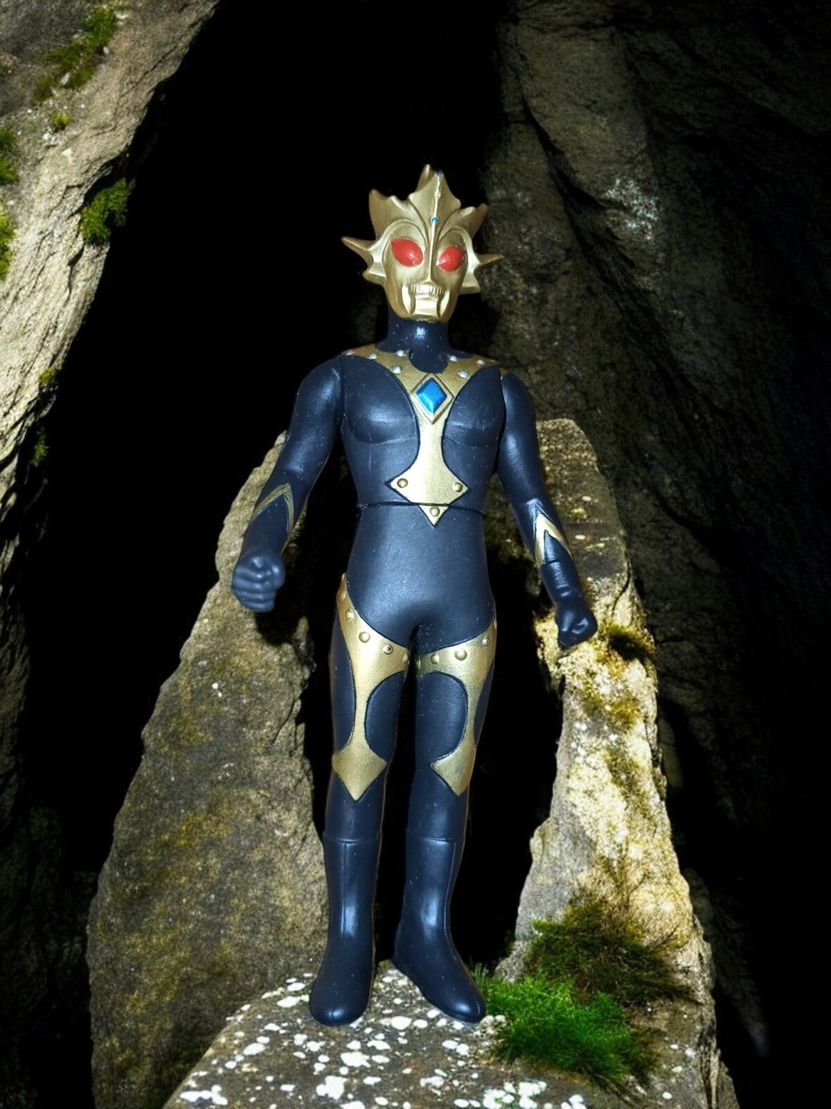 Figurine Bandai Ultraman Monster Series 33 noir or bleu vintage Japon