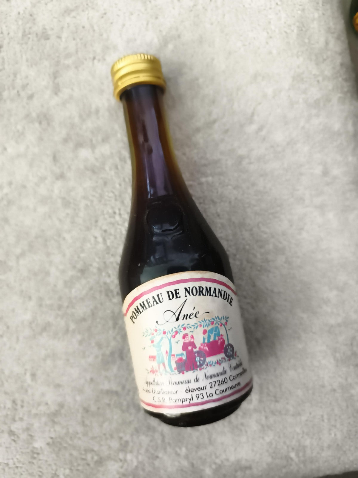 Miniature Pommeau de Normandie Anée bouteille alcool partielle capsule dorée