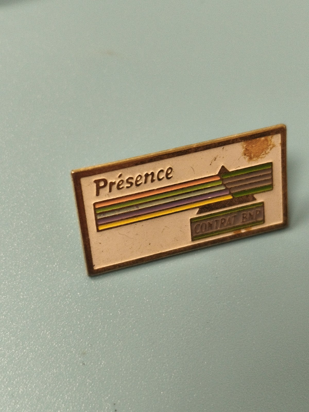 Vintage pin's BNP Présence Contrat, badge rectangulaire, collection bancaire