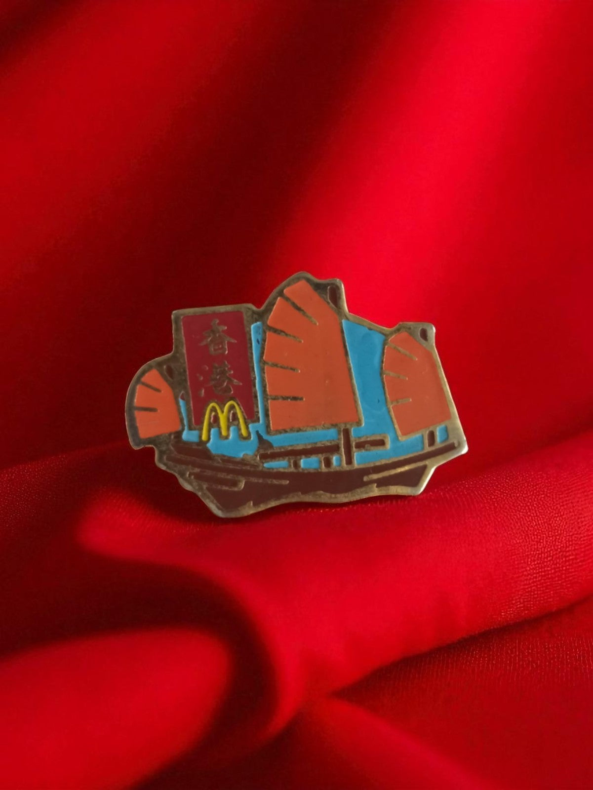 Pin's vintage ancien McDonald's Chine bateau asiatique collection fast-food rétr