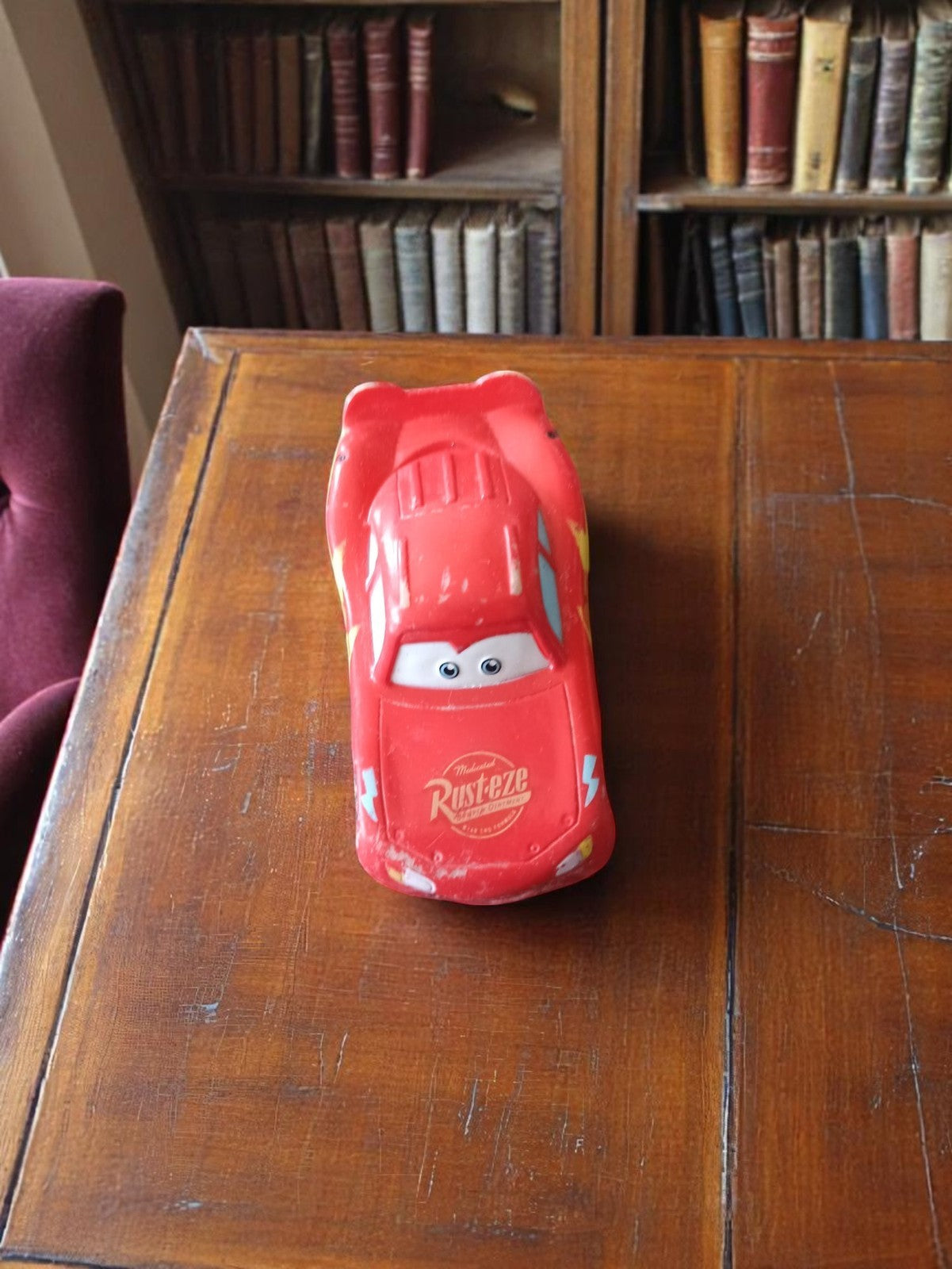 Voiture miniature Cars Disney vintage, modèle Rust-eze rouge, jouet déco