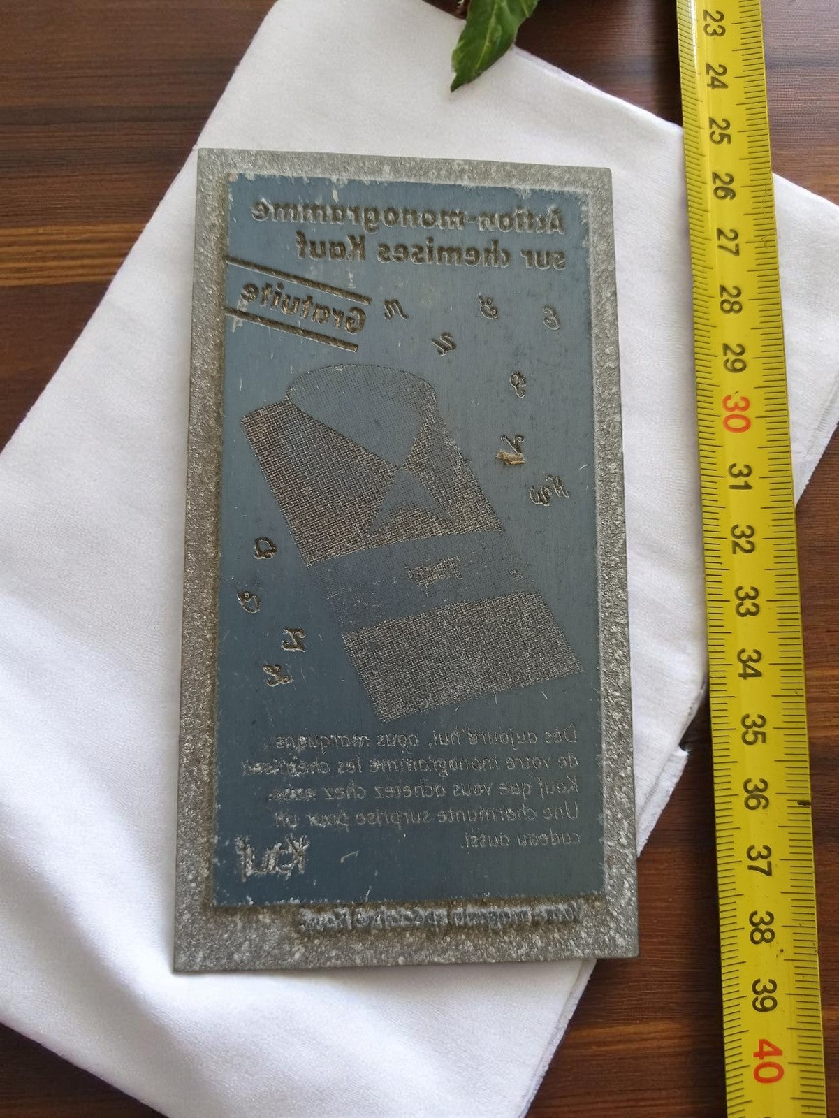 Plaque typographique vintage publicitaire Gratuite vêtement impression rétro