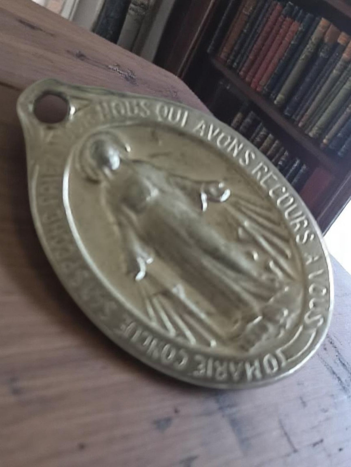 Médaille religieuse catholique vintage, Vierge Miraculeuse, finition dorée
