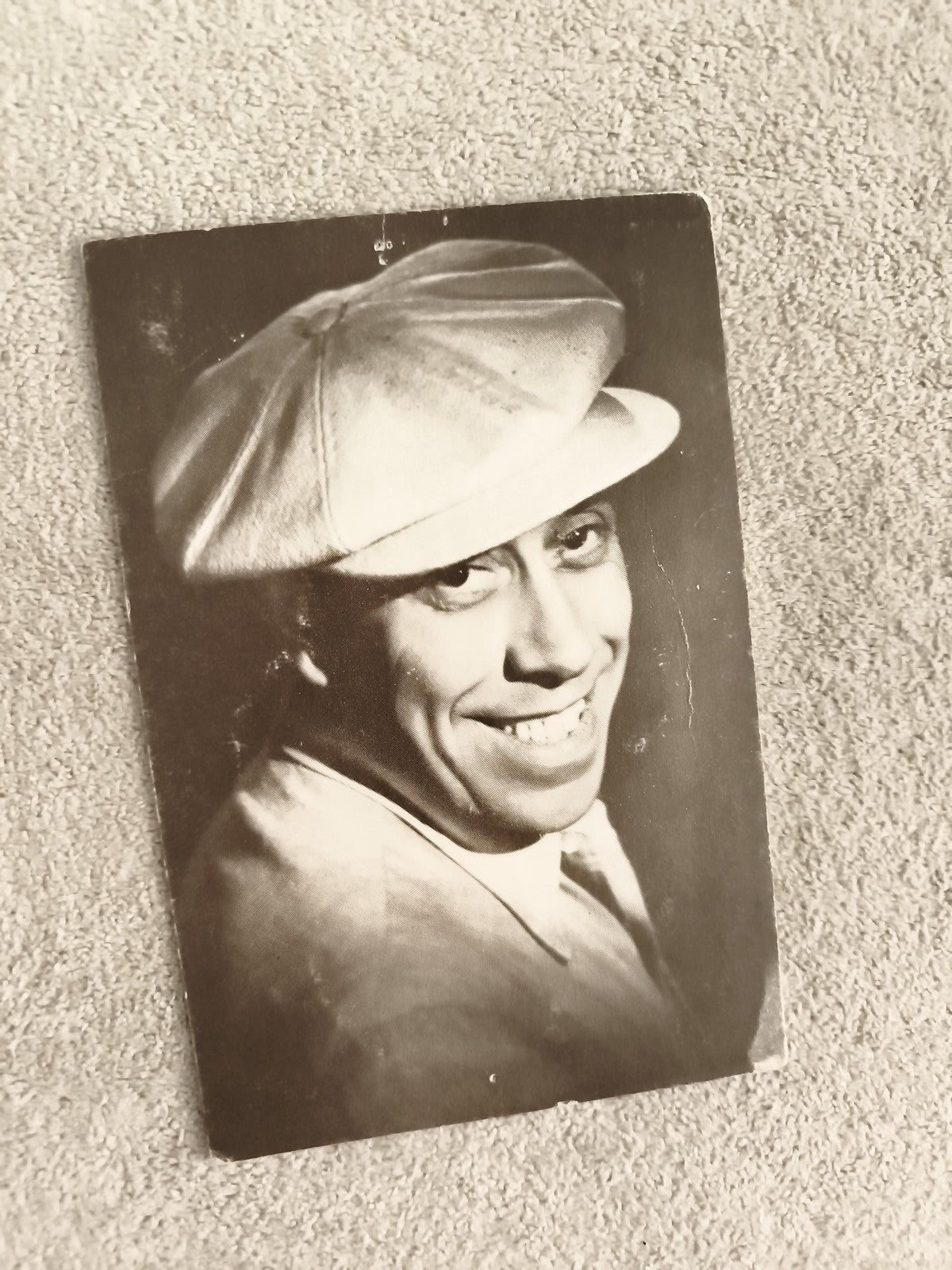 Carte postale ancienne photo Fernandel portrait chapeau vintage noir et blanc CP